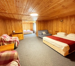 Четырёхместный номер Superior с красивым видом из окна в Легенда