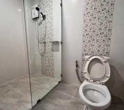 Четырёхместный номер Deluxe 2 отдельные кровати в Berich Hotel