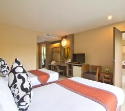 Четырёхместный семейный люкс с 2 комнатами с видом на бассейн в Green Park Resort