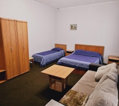 Номер комфорт с 1 односпальной и 1 двуспальной кроватью в Валенсия