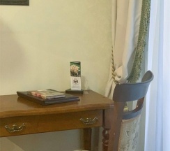 Номер улучшенный с 1 двуспальной кроватью в Барский флигель