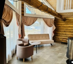 Коттедж с красивым видом из окна в Ригола