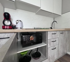 Апартаменты с балконом и с красивым видом из окна в Skazka Green House