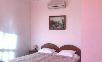 апартаменты студия с окном в ванной комнате в Ульберг