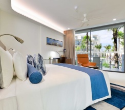 Номер Deluxe с балконом и с красивым видом из окна в Отель Dream Phuket Hotel and Spa