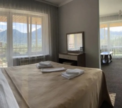 Люкс Superior с балконом и c панорамным видом на горы в Шатун