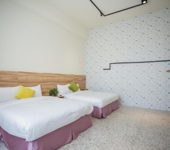 Четырёхместный номер Standard в Rainbow Hotel
