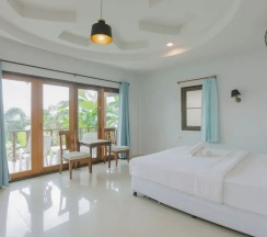 Бунгало с балконом в Kataonsea Bungalows