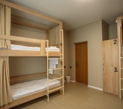 Кровать в 6-местном общем номере в Pillow Hostel