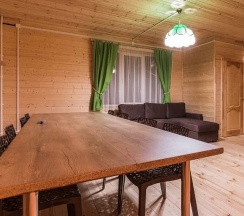 Шестиместный коттедж Боярский с балконом в Ателика Улиткино