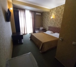 Трёхместный номер Comfort с балконом в Золотая империя