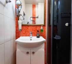 7 Люкс (двухместный номер),с двухспальной кроватью и  диваном. в Аппартамент