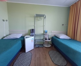 Номер с видом на озеро с двумя раздельными кроватями душ и туалет на два номера. в Аршан