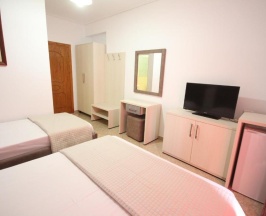 Трёхместный номер с балконом в Julia Hotel