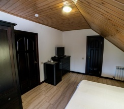 34 - Двухместный мансардный номер с боковым видом на море в Азов Инн