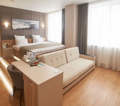 Номер-студио с кроватью "king-size" и видом на озеро в F911