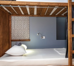 Кровать в общем номере (мужской номер) в Море