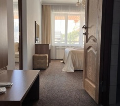 Люкс Superior с балконом и c панорамным видом на горы в Шатун