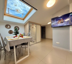 Апартаменты №10 "Люкс" на мансардном этаже в Саквояж