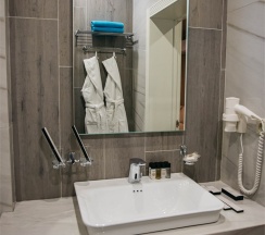 Комфорт с двуспальной кроватью и креслом (Comfort Double) в Династия