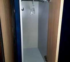 Кровать в женском  шестиместном смежном  номере в Танский