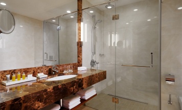 Стандарт с видом на Театр с 2 кроватями "Queen size" в Grand Autograph Hotel Novosibirsk