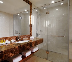 Стандарт с видом на Театр с 2 кроватями "Queen size" в Grand Autograph Hotel Novosibirsk