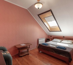 4-местный 2-комнатный номер стандарт (мансарда) в Изумруд