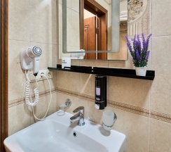 Комфорт Панорамный с балконом и видом на город,  2-х местный с дополнительным местом в Амбассадор