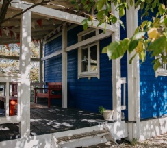 Коттедж с красивым видом из окна в Синяя синица