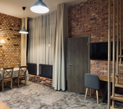 Deluxe City View 🏡 в Loft Hotel