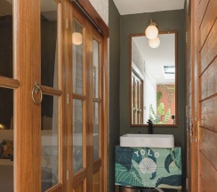 Номер Deluxe в YOLO Bangkok Boutique Hotel