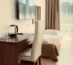 Четырёхместный номер Comfort с балконом в Mersini Hotel