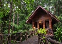 Двухместный Tree House с видом на сад двуспальная кровать в Art's Riverview Lodge