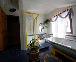 Коттедж с 3 комнатами с красивым видом из окна в Дом на Волге