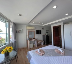 Номер Deluxe в The Beach Front Resort Pattaya  - SHA Plus