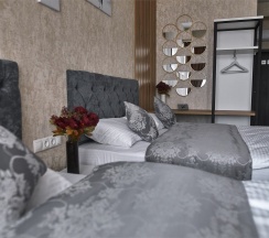 Трехместный стандарт (5) в July hotel