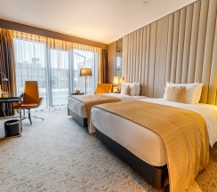 Двухместный номер с видом на реку 2 отдельные кровати в Double Tree by Hilton
