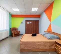 Трёхместный полулюкс с красивым видом из окна в Уют