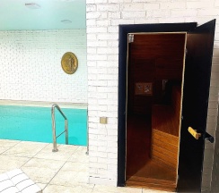 Семейный люкс с собственным бассейном в Rest house