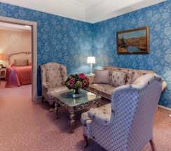 Номер люкс в Radisson Collection Hotel Moscow