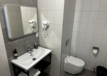 СУПЕРИОР Трехместный номер с двуспальной и односпальной кроватями в Zb Hotels Айсберг Саратов
