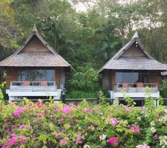 Коттедж с видом на залив в Sunset Park Resort and Spa