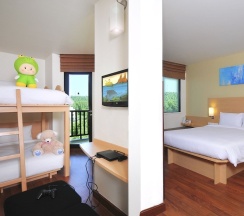 Двухместный семейный номер Standard с балконом двуспальная кровать в ibis Phuket Kata