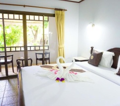 Двухместный номер Standard с видом на бассейн двуспальная кровать в Lamai Inn 99 Bungalows