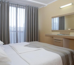 Двухместный номер с балконом двуспальная кровать в Hotel Tara