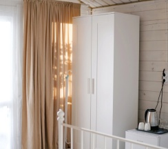 Двухместный коттедж двуспальная кровать в Четыре сезона