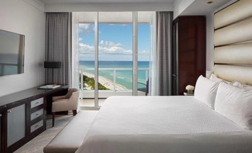 Двухместный люкс Sorrento c 1 комнатой oceanfront (двуспальная кровать) в Fontainebleau Miami Beach