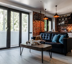 Апартаменты с балконом и с красивым видом из окна в Апартаменты InterLoft 1 Old Town Free Parking Wi-Fi 100/50 Smart TV