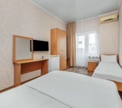 Трёхместный номер семейный Standard с балконом и с красивым видом из окна в Green rent